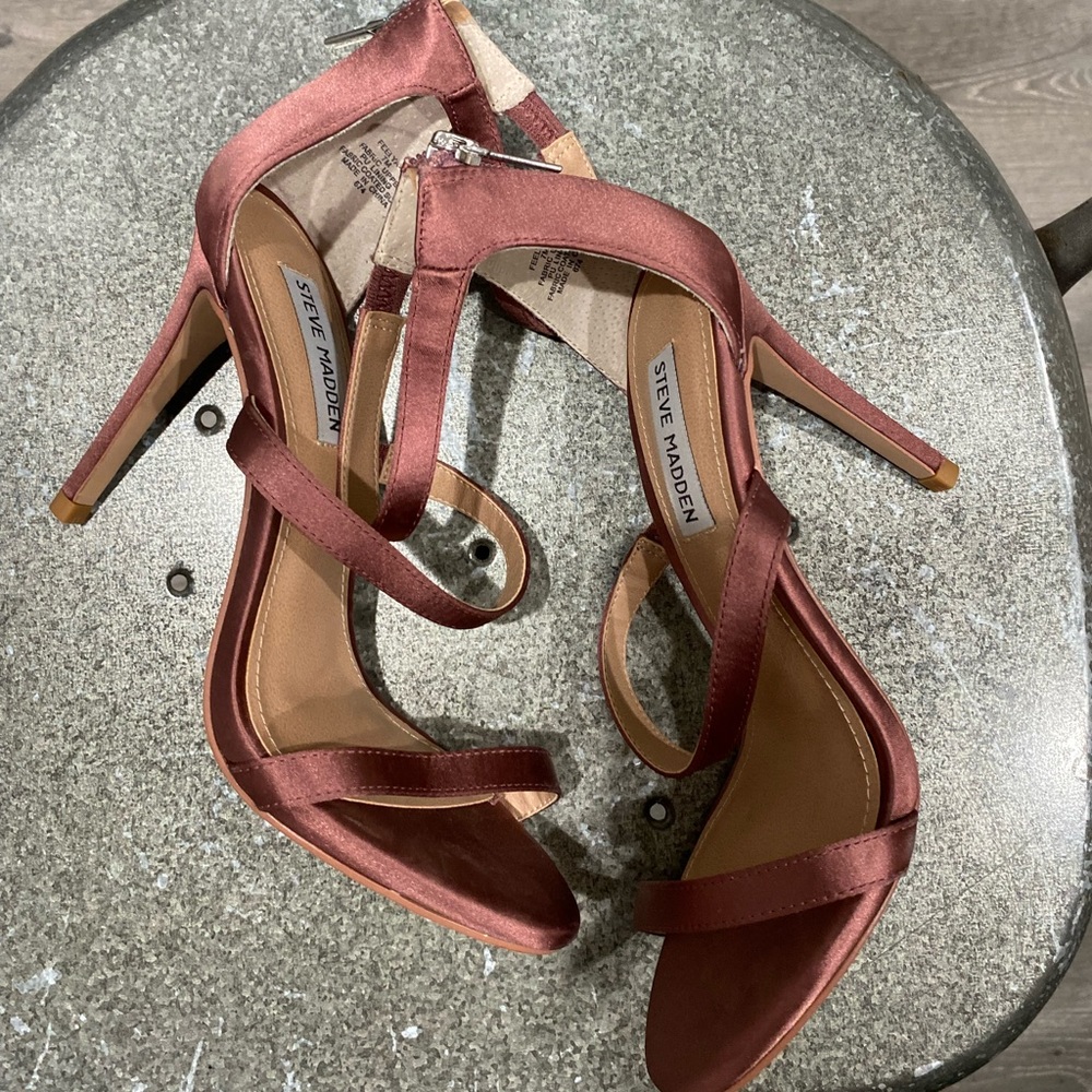 Steve Madden Satin Rose heels size 7